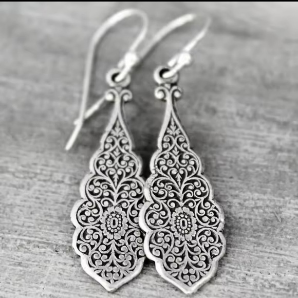 Vintage Filigree Leaf Flower Long Drop Earrings – Boho Wedding - Picture 5 of 13